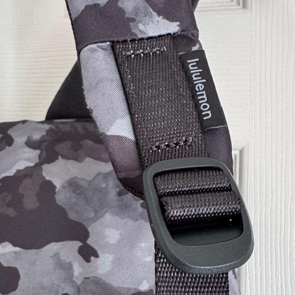 Lululemon New Crew Backpack – NWT - Picture 3 of 12